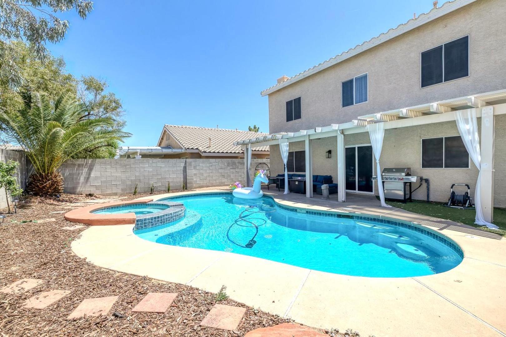 Modern Home In Las Vegas Near Strip With Pool And Jacuzzi Kültér fotó