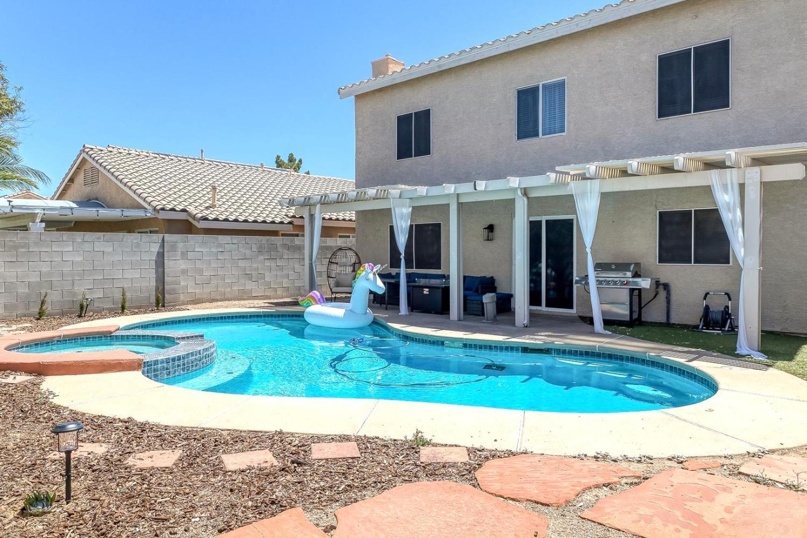 Modern Home In Las Vegas Near Strip With Pool And Jacuzzi Kültér fotó