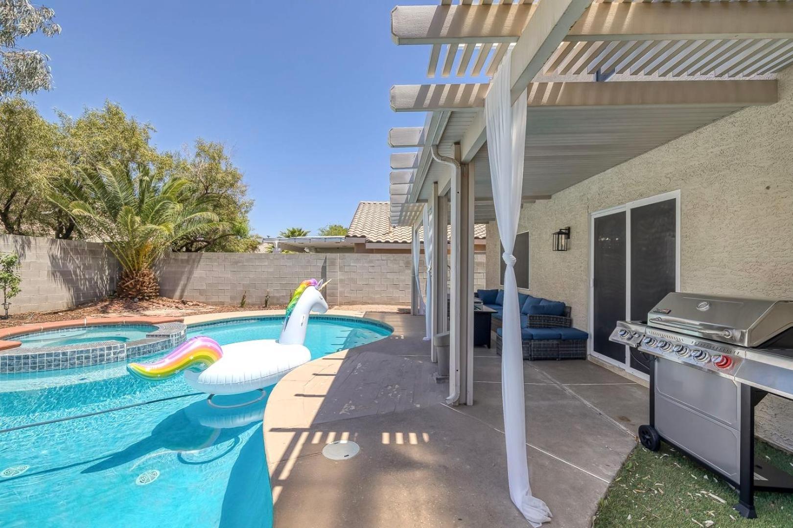 Modern Home In Las Vegas Near Strip With Pool And Jacuzzi Kültér fotó