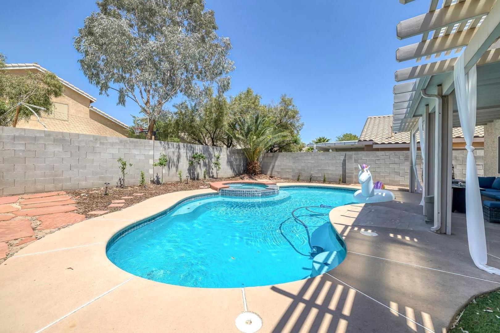 Modern Home In Las Vegas Near Strip With Pool And Jacuzzi Kültér fotó