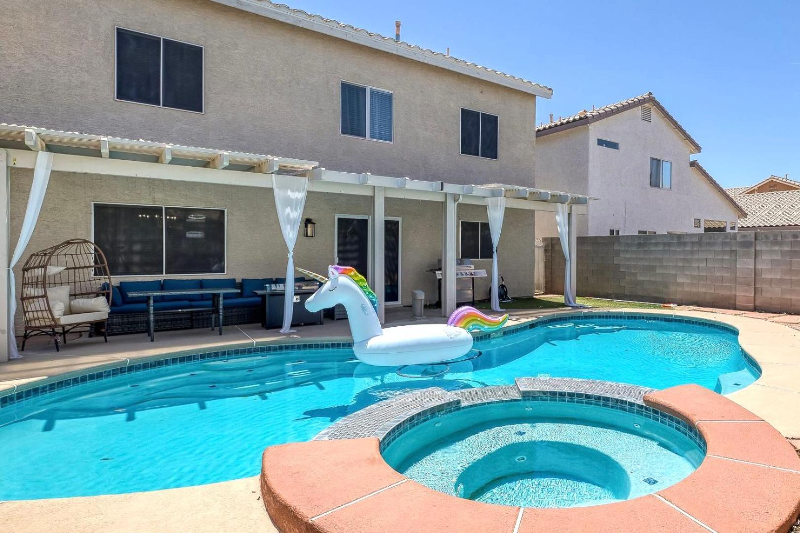 Modern Home In Las Vegas Near Strip With Pool And Jacuzzi Kültér fotó