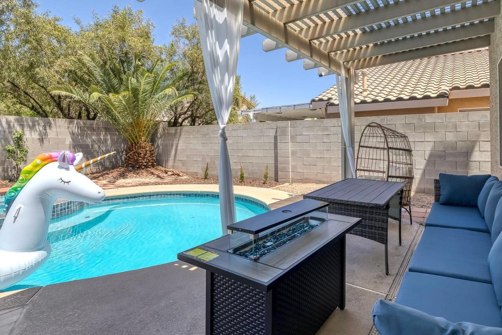 Modern Home In Las Vegas Near Strip With Pool And Jacuzzi Kültér fotó