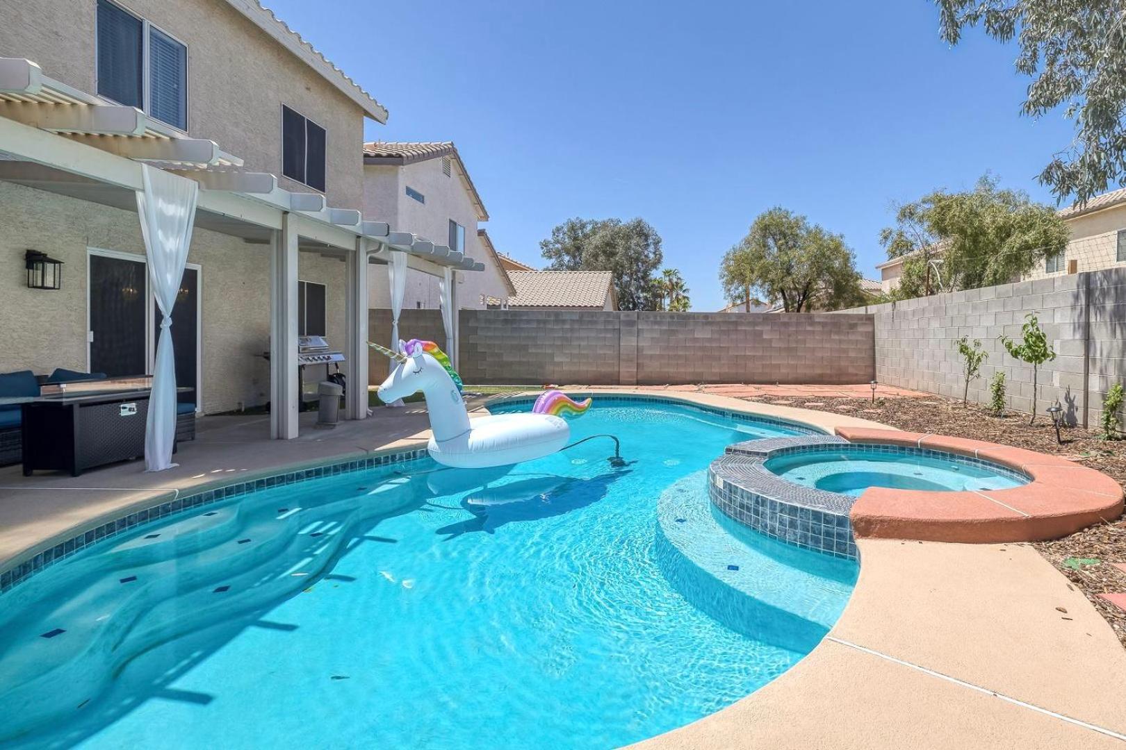 Modern Home In Las Vegas Near Strip With Pool And Jacuzzi Kültér fotó